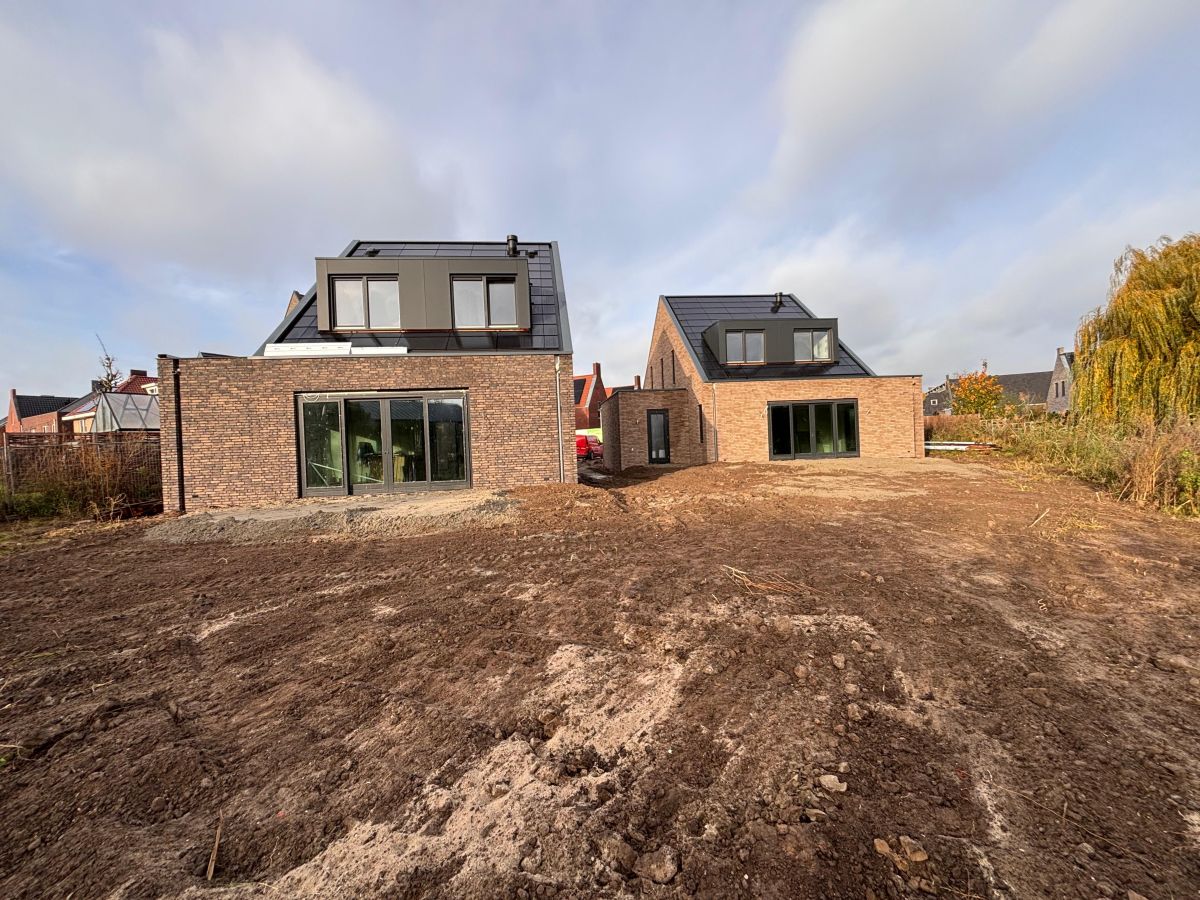 Vrijstaande bungalows en villa opgeleverd!