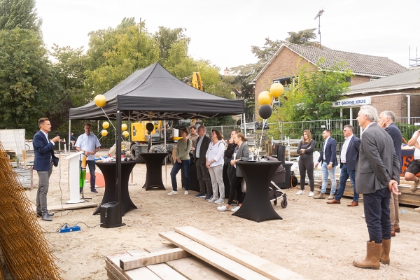 Bouw van eerste villa’s in Het Kwintet aan de Langeweg feestelijk gestart : Bouw van eerste villa’s in Het Kwintet aan de Langeweg feestelijk gestart