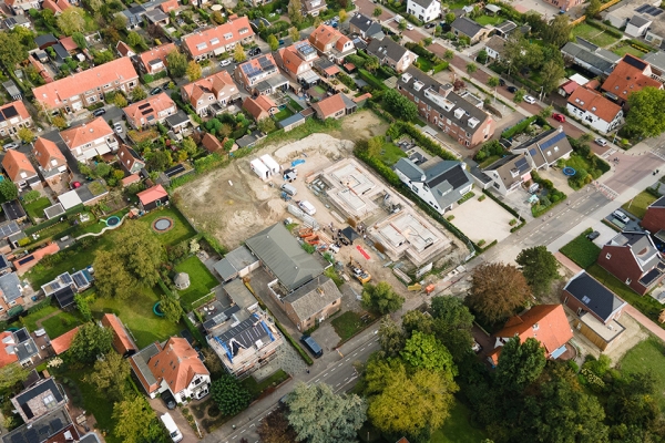 Bouw van eerste villa’s in Het Kwintet aan de Langeweg feestelijk gestart : Bouw van eerste villa’s in Het Kwintet aan de Langeweg feestelijk gestart