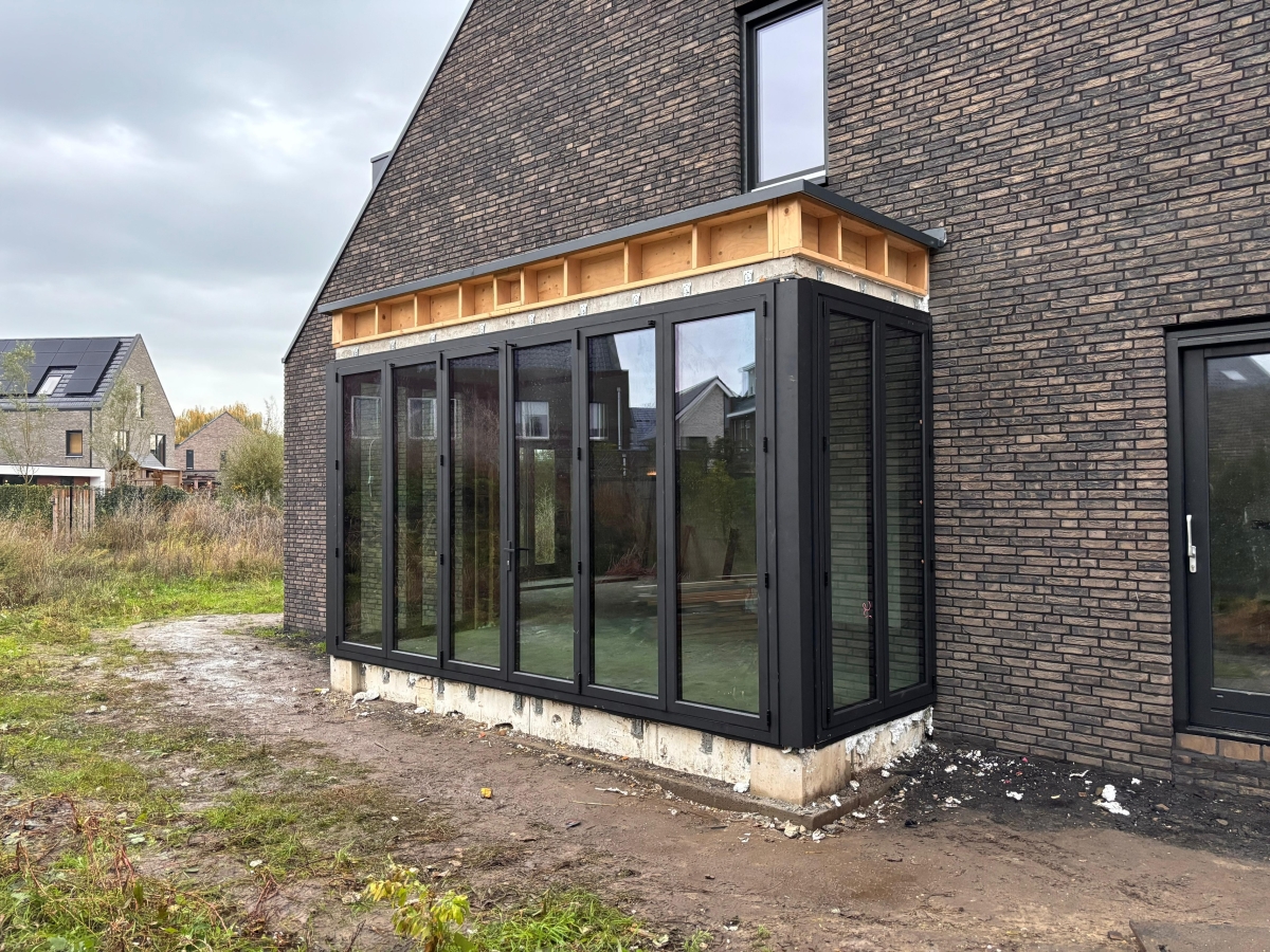 Vrijstaande bungalows en villa opgeleverd!